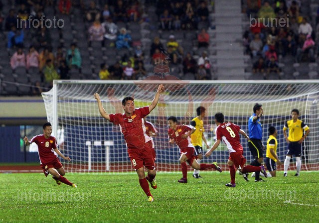 Phải đến phút 58, U.19 Việt Nam mới ghi được bàn thắng gỡ hòa. Tiền đạo Đình Thắng có đột phá khéo léo trong vòng cấm trước khi tung cú dứt điểm quyết đoán đánh bại thủ thành Zulhazmi Yussof san hòa tỉ số 1 – 1 cho U.19 Việt Nam.